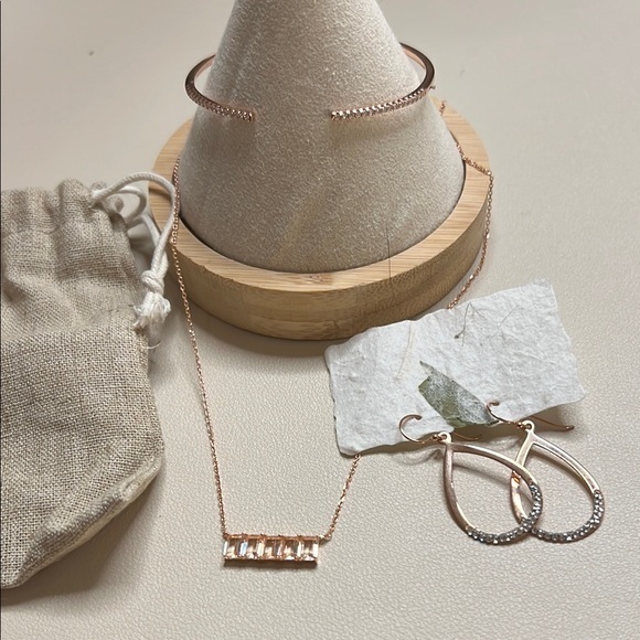 Jewelry - Elegant Rose Gold Jewelry Set